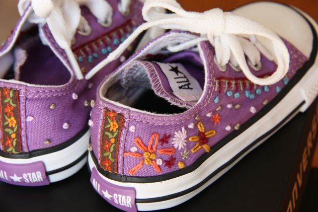Making Stuff: Embroidered Converse Shoes | This Mama Makes Stuff